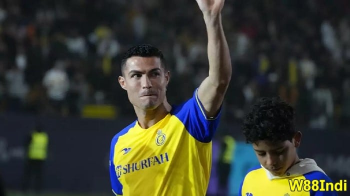 ท็อป-ท็อป FC0 football-plays-cristiano-ronaldo